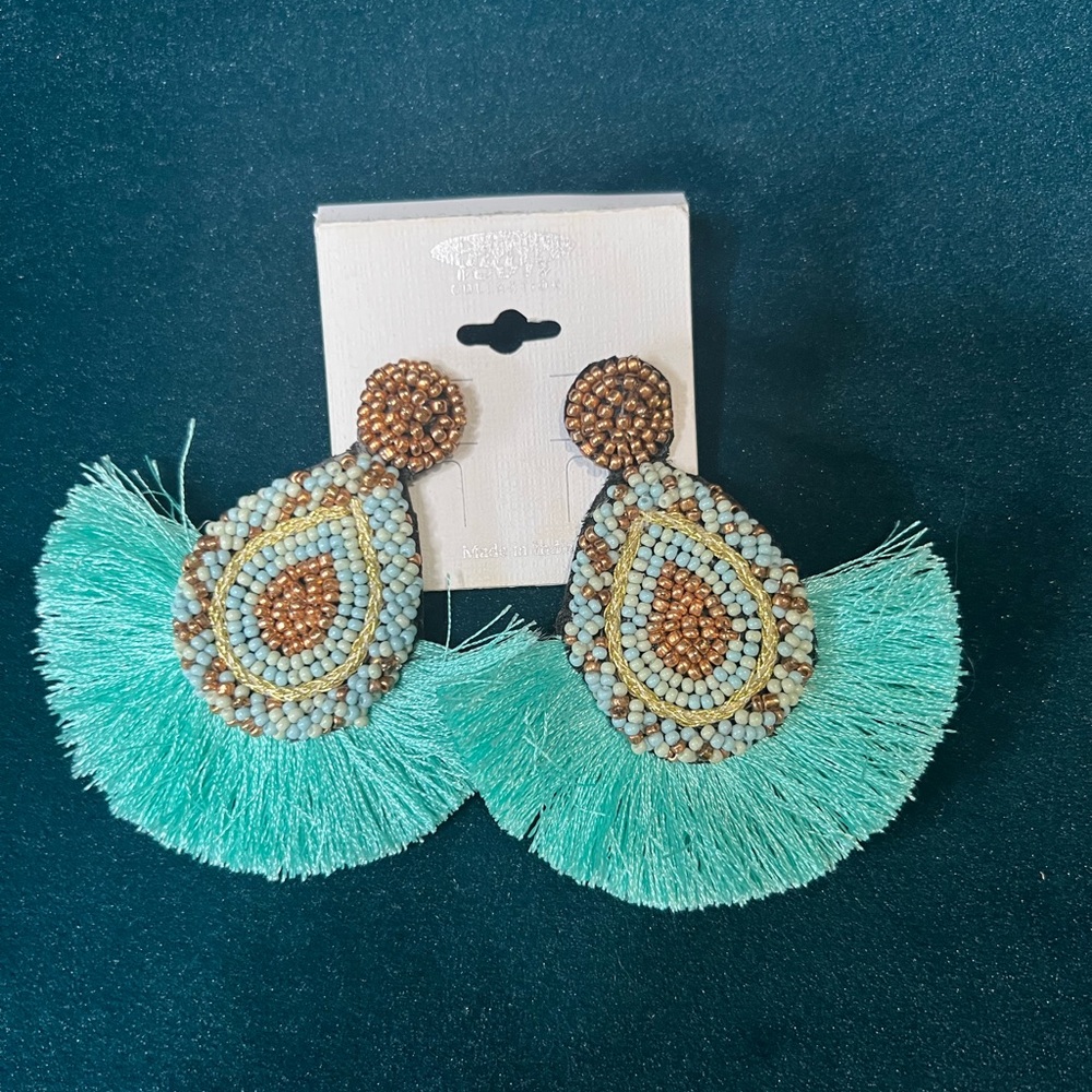 Shop impressions boutique earrings! Light blue & gold beaded earrings.